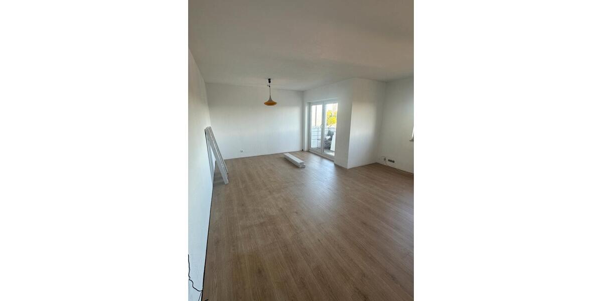 Dachgeschoßwohnung Solingen Aufderhöhe - 2 Zimmer, 70 m&sup2;, 800&euro; | Angebot:26378885
