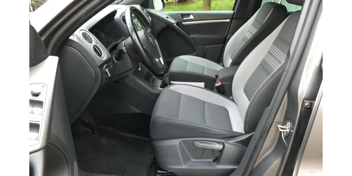 VW Tiguan WM26:LIFE NAVI AHK PARKPILOT SHZ BLUETOOTH 124.710 km 11.904 &euro; Köln 50858