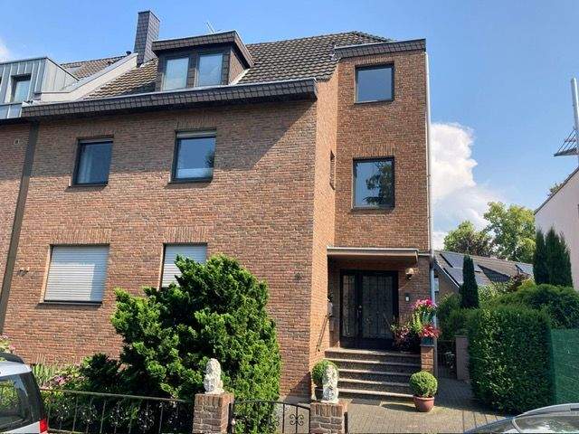 Spitzenlage---Auenviertel --- Rodenkirchen---interessantes Dreifamilienhaus mit Potential