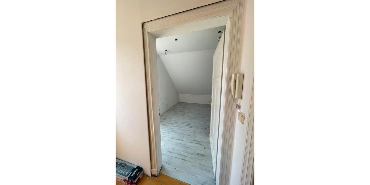 Etagenwohnung Langenfeld (Rheinland) - 9 Zimmer, 212 m&sup2;, 3.500&euro; | Angebot:26385101