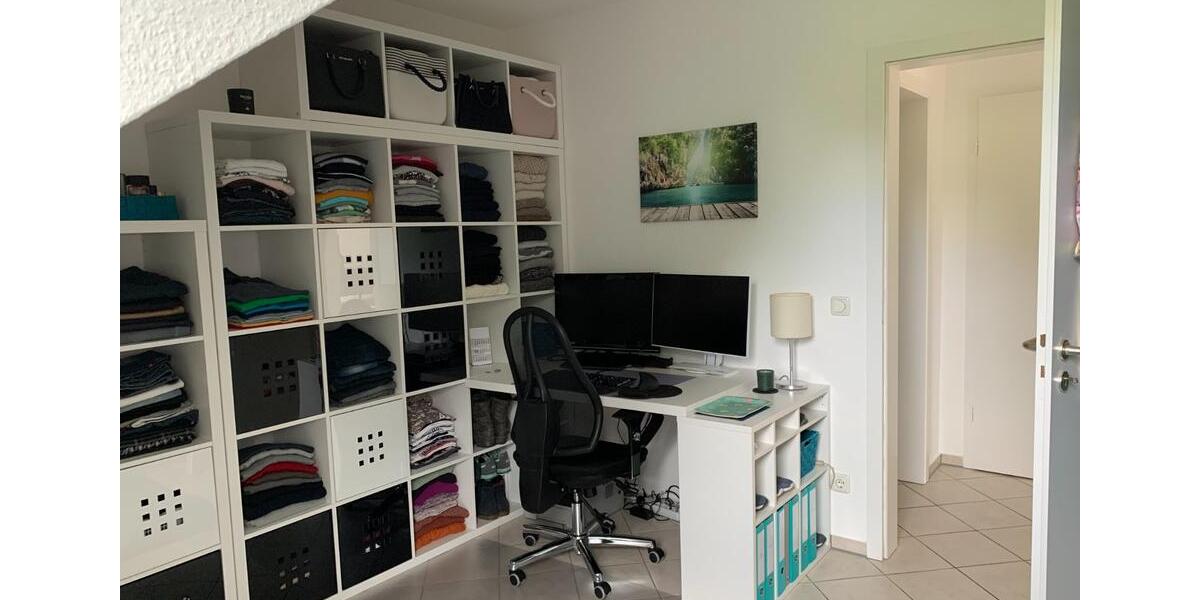 Provisionsfrei: Helle DG-Wohnung mit Balkon & 2 TG-Stellplätzen 3 zimmer