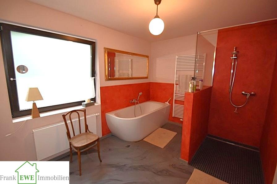 Objekt-Nr. 436 - 40597 Düsseldorf Möbliertes Reiheneckhaus mit Garage in Benrath 3 zimmer