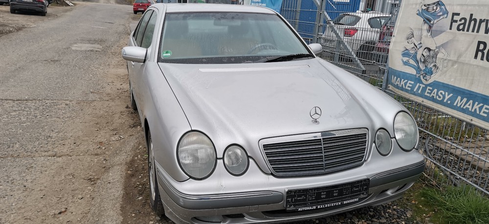 Mercedes-Benz E 200 109.000 km 2.500 &euro; Troisdorf 53840