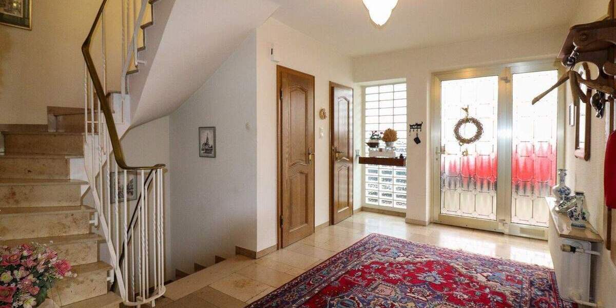 Einfamilienhaus mit großem Grundstück und zusätzlichem sanierungsbedürftigen Wohngebäude 5 zimmer