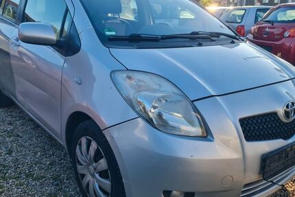 Toyota Yaris 316.000 km 1.300 &euro; Düsseldorf 40549