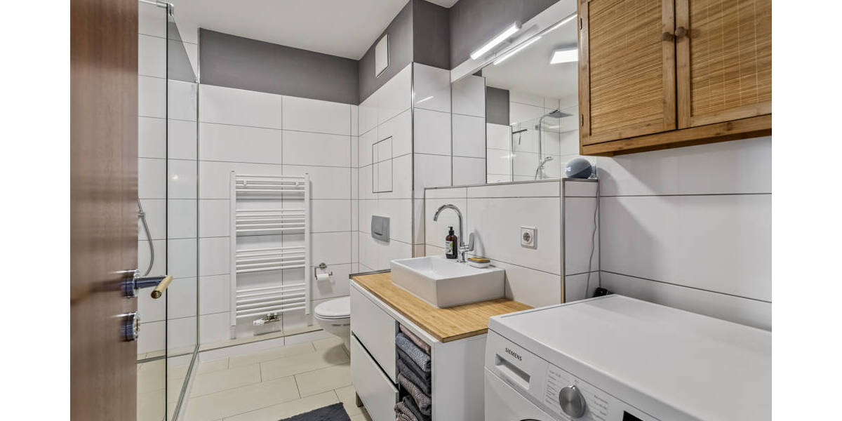 *** Lichtdurchflutete Dachgeschosswohnung mit zwei sonnigen Dachterrassen in Top-Lage *** 2 zimmer