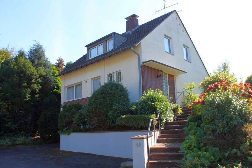 Haus zum Kaufen in Bergisch Gladbach Bensberg 960.000 € 110 m² 5 zimmer
