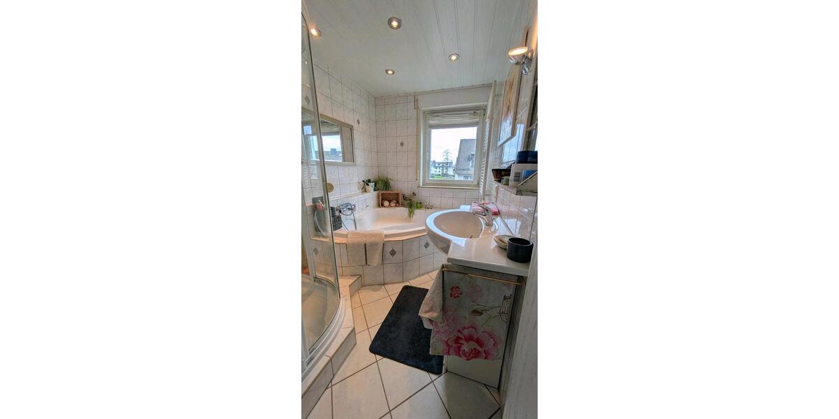 Etagenwohnung Burscheid - 3 Zimmer, 79 m&sup2;, 215.000&euro; | Angebot:26227646