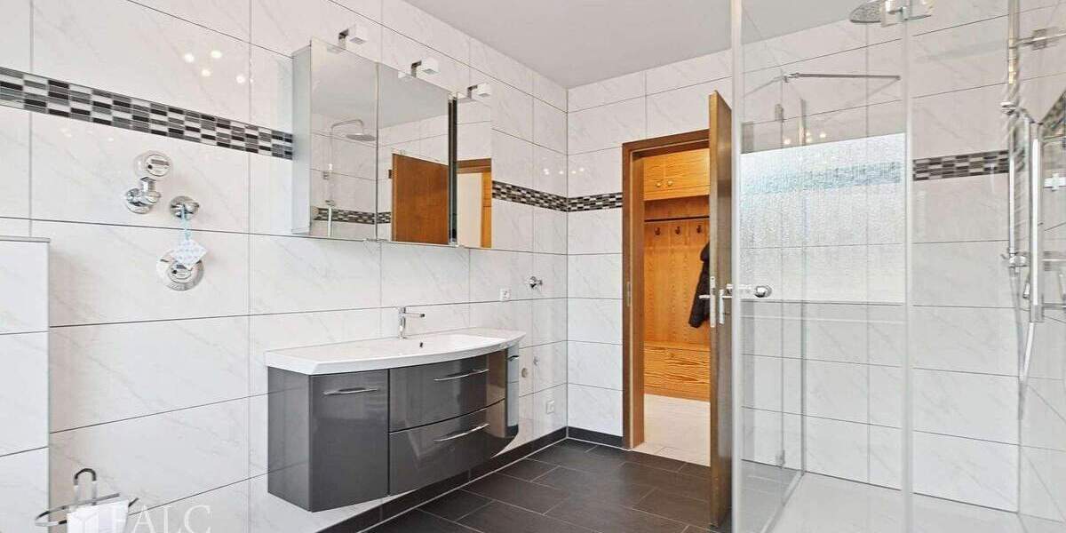 Etagenwohnung Köln Merheim - 5 Zimmer, 146 m&sup2;, 535.000&euro; | Angebot:24424409