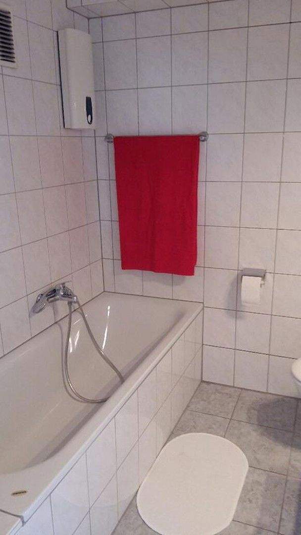 Möbliert: Terrasse+Wunderschön+gerade Wände:1 12 Zim. TH + FH + FLUGHAFEN + ZENTRUM gut erreichb 1 zimmer