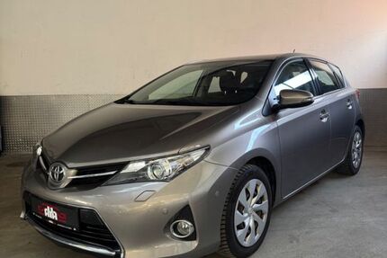 Toyota Auris 108.700 km 9.600 &euro; Solingen 42719