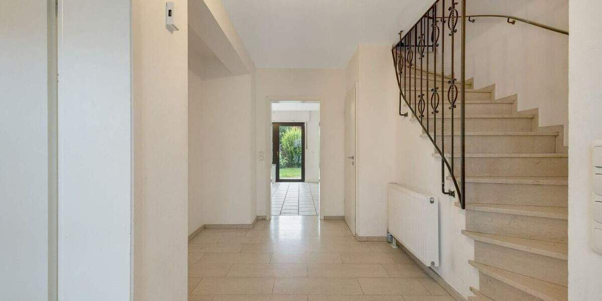 Reihenmittelhaus mit viel Potenzial in Neuss-Grefrath 4 zimmer