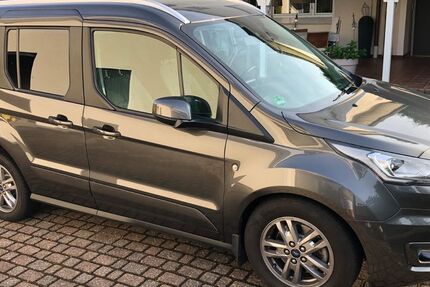 Ford Tourneo Connect 138.000 km 17.200 € Kerpen 50170