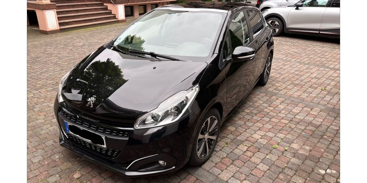 Peugeot 208 90.000 km 9.000 &euro; Düsseldorf 40223