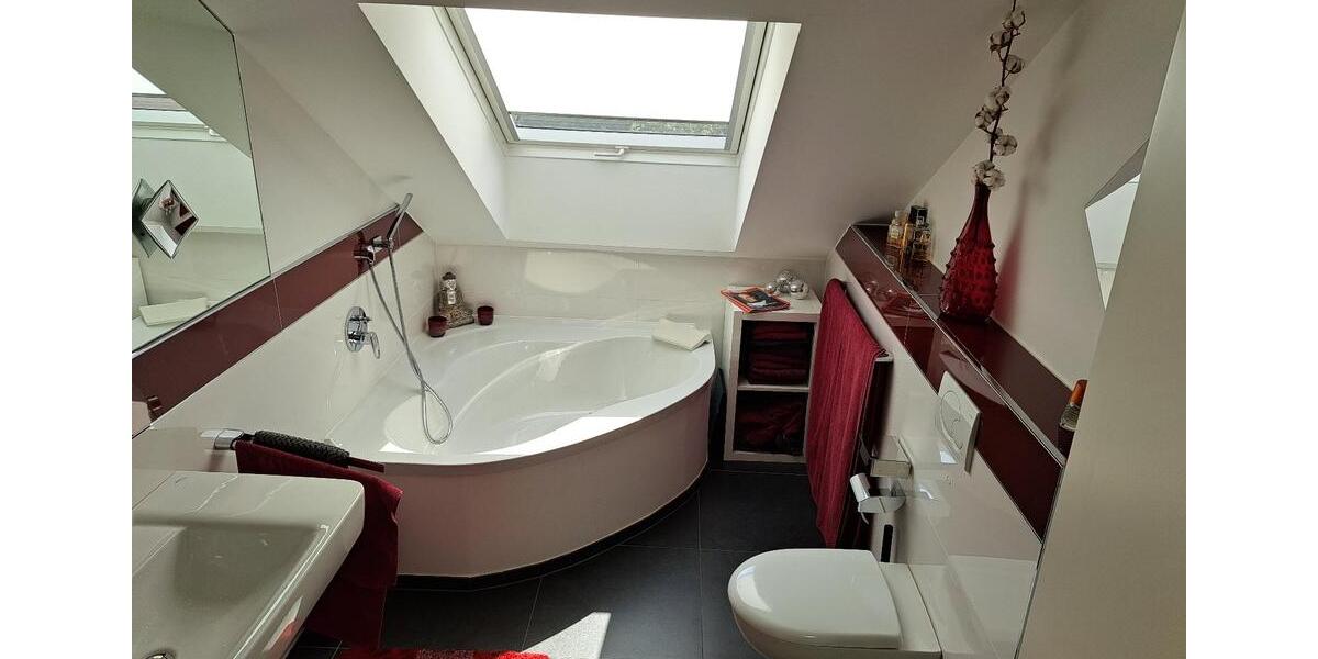 Dachgeschoßwohnung Burscheid - 4 Zimmer, 109 m&sup2;, 465.000&euro; | Angebot:25641543