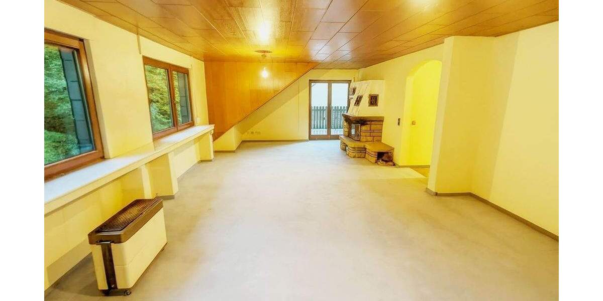 +++ schöne 3 Zimmer Dachgeschosswohnung, mit schönem Blick und direkt an der Natur und Wald +++ 3 zimmer