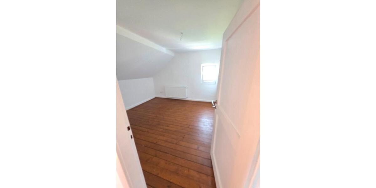 Doppelhaushälfte Köln Mülheim - 7 Zimmer, 145 m&sup2;, 2.400&euro; | Angebot:25157905