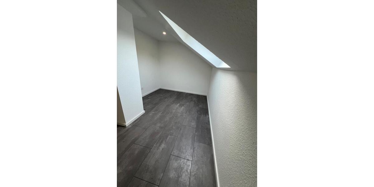 Dachgeschoßwohnung Neuss - 2 Zimmer, 65 m&sup2;, 760&euro; | Angebot:25391577