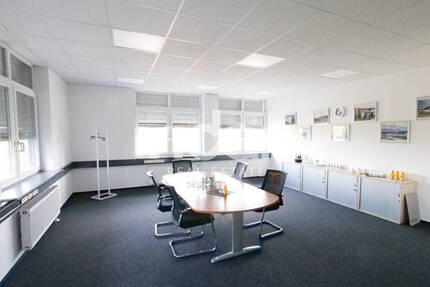 Helle Büros mit genügend PKW Stellplätzen! zimmer