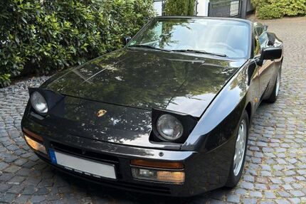 Porsche 944