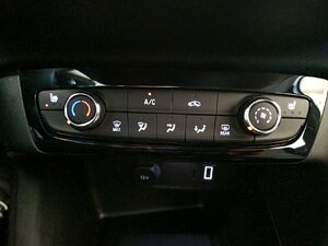 Opel Corsa Edition Komfortp. Techp. 9.521 km 20.940 € HAAN 42781