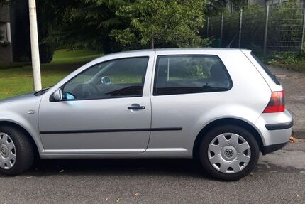 VW Golf 124.000 km 3.300 &euro; Solingen 42651