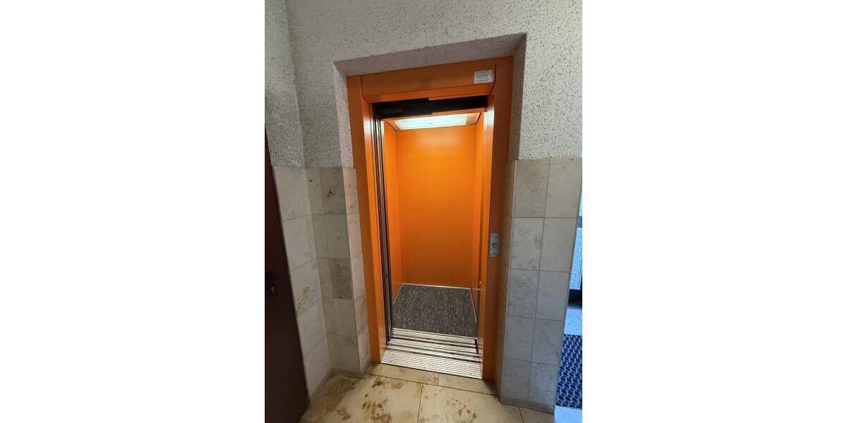 Further Schmuckstück! WGH mit Fitnessstudio und 6 Einheiten + 10 Garagen zimmer