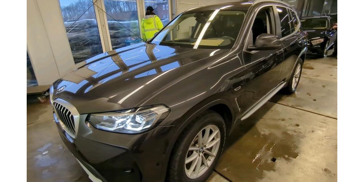 BMW X3 83.821 km 31.999 &euro; Köln 50767