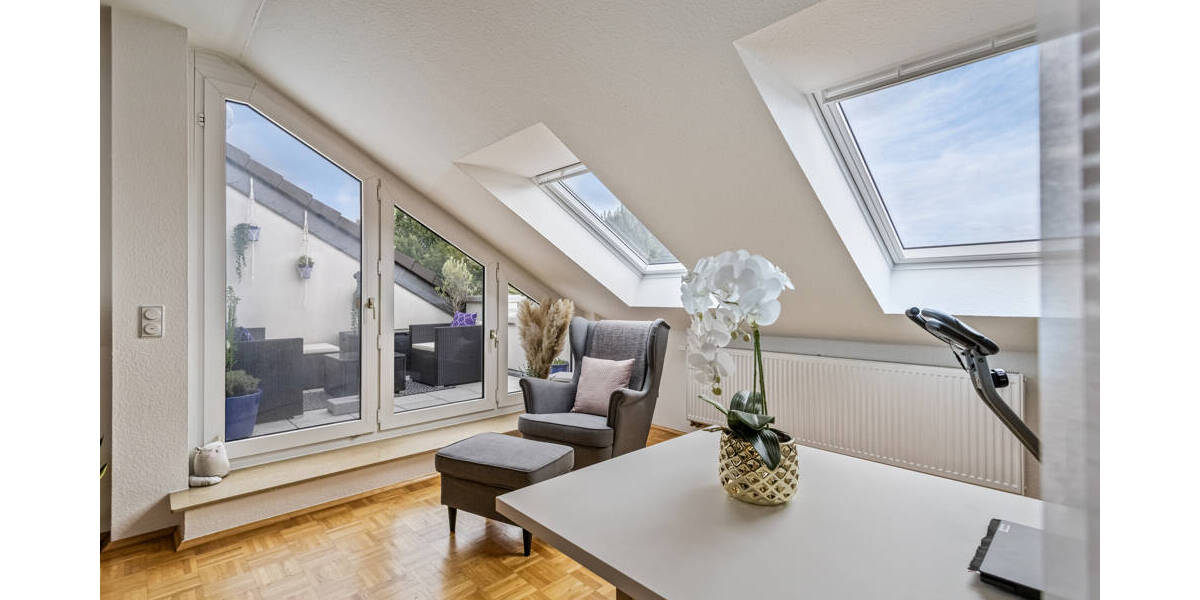 *** Lichtdurchflutete Dachgeschosswohnung mit zwei sonnigen Dachterrassen in Top-Lage *** 2 zimmer