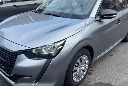 Peugeot 208 82.000 km 8.990 &euro; Neuss 41462
