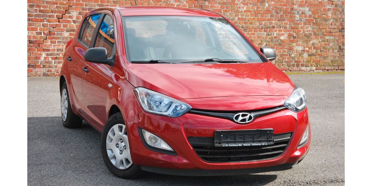 Hyundai i20 82.200 km 7.999 &euro; Düsseldorf - Bezirk 8 40231