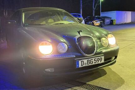 Jaguar S-Type 198.000 km 2.300 &euro; Düsseldorf 40599