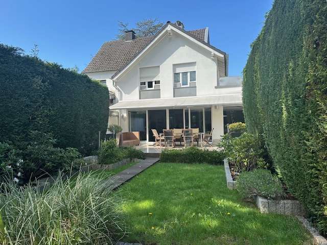 Haus zum Kaufen in Köln, Merheim 830.000 € 172 m² 5 zimmer