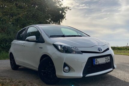 Toyota Yaris 111.076 km 9.900 &euro; Düsseldorf 40225
