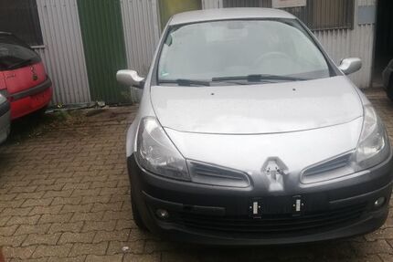 Renault Clio 154.535 km 700 &euro; Düsseldorf 40599