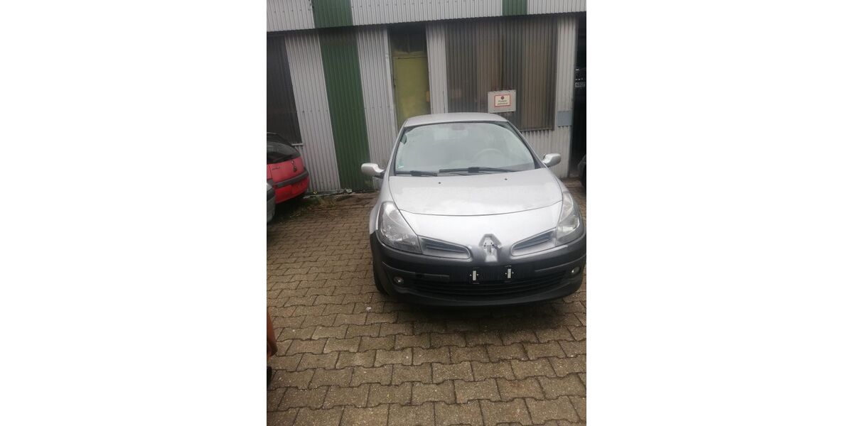 Renault Clio 154.535 km 700 &euro; Düsseldorf 40599