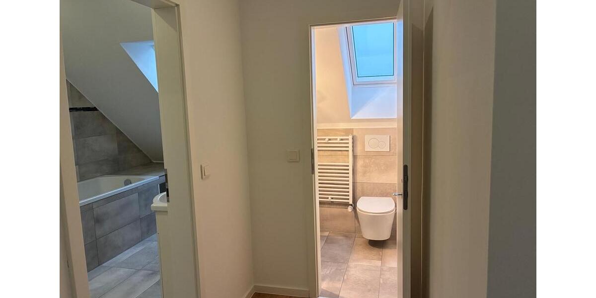 Dachgeschoßwohnung Rösrath - 3.5 Zimmer, 67 m&sup2;, 1.150&euro; | Angebot:24763824