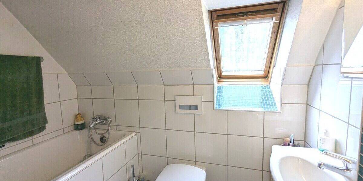 Perfekt für Ihre Familie: Freistehendes EFH mit Keller, Garage und Garten in ruhiger Waldrand-Lage 6 zimmer