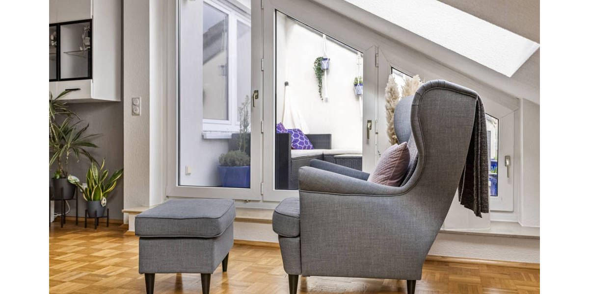 *** Lichtdurchflutete Dachgeschosswohnung mit zwei sonnigen Dachterrassen in Top-Lage *** 2 zimmer