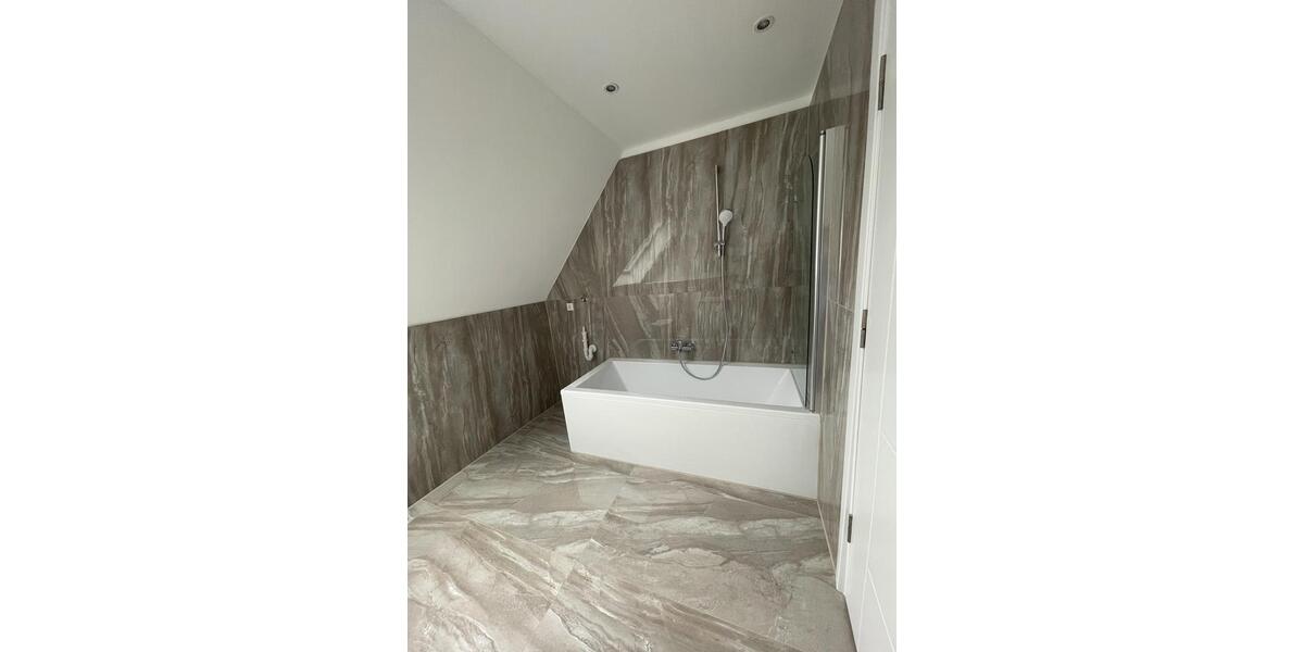 Erstbezug!! Wohnung mit 5 Zimmern im idyllischen Grün, möblierte Vermietung in einer Top-Lage 5 zimmer