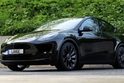 Tesla Model Y 54.812 km 40.980 &euro; Köln 50996