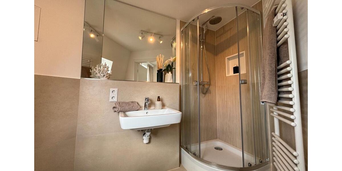 Dachgeschoßwohnung Köln Mülheim - 2.5 Zimmer, 54 m&sup2;, 317.000&euro; | Angebot:26999708