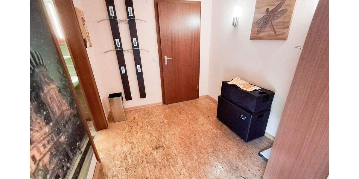 Großzügiges Zweifamilienhaus mit viel Platz und separatem Bürobereich in Top Lage von D-Unterrath 6 zimmer
