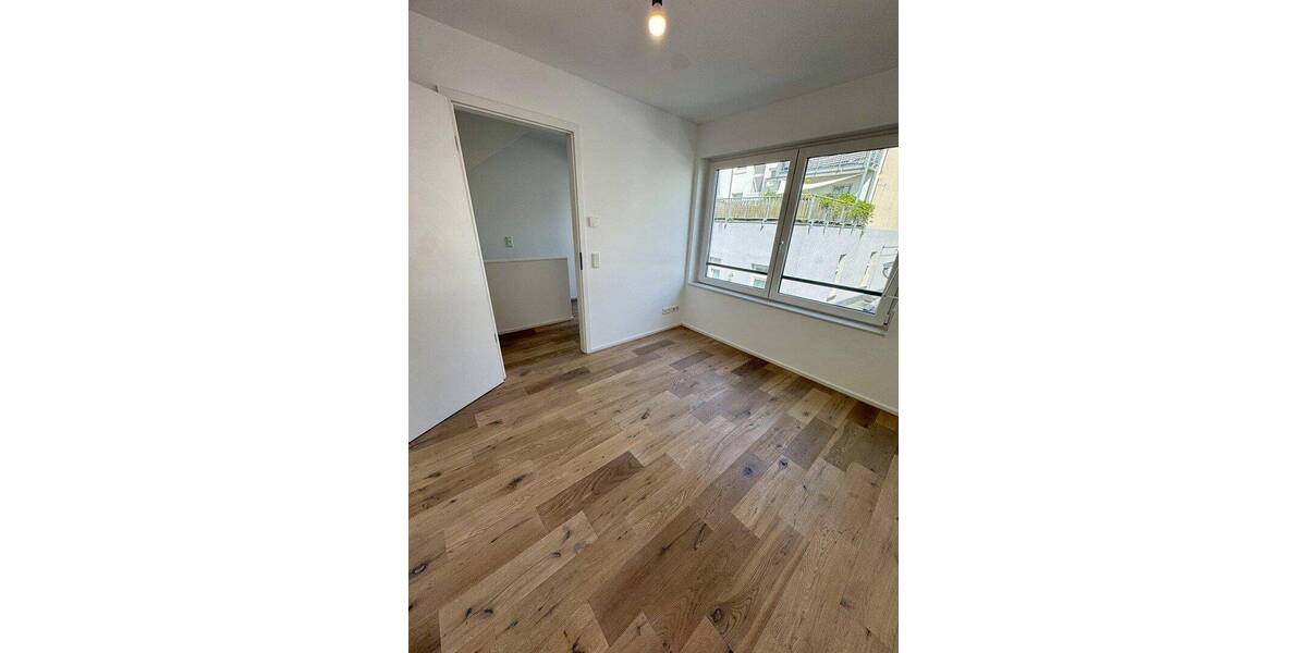 Reihenmittelhaus Düsseldorf Flingern Süd - 6 Zimmer, 150 m&sup2;, 2.950&euro; | Angebot:26877574