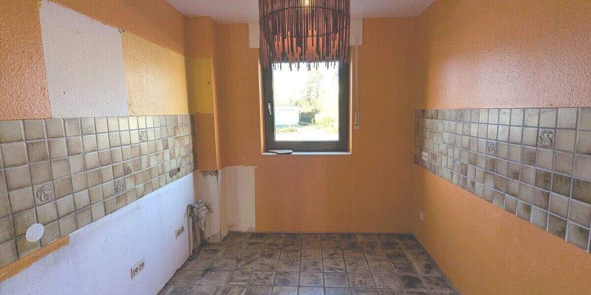 Dornröschen sucht Prinzen: Große Wohnung im EG mit Kamin, Garten und Tiefgarage 3 zimmer