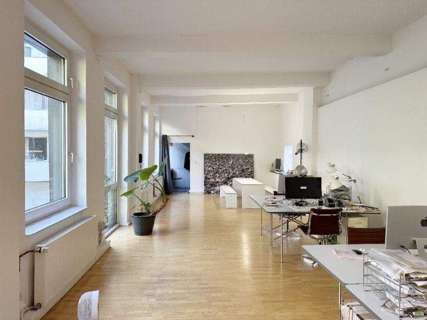 Düsseldorf-Friedrichstadt! Helles, großräumiges Büro mit PKW-Stellplatz! 1 zimmer