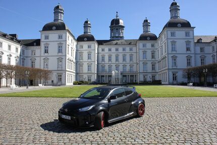 Toyota Yaris 28.000 km 38.200 &euro; Bergisch Gladbach 51429