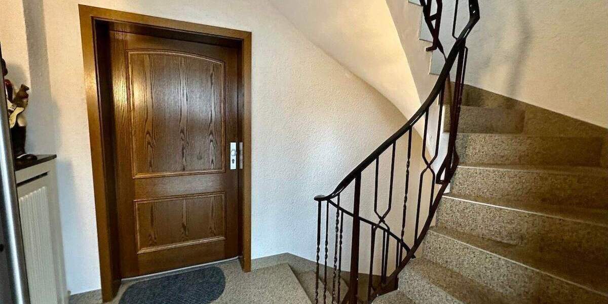 Gepflegtes Zweifamilienhaus in gefragter Wohnlage 7 zimmer