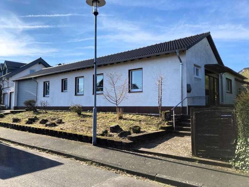 Haus zum Kaufen in Bergisch Gladbach 399.000 € 216 m²