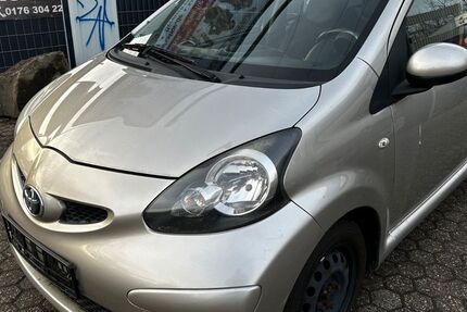 Toyota Aygo (X) 162.000 km 2.299 &euro; Köln 51145